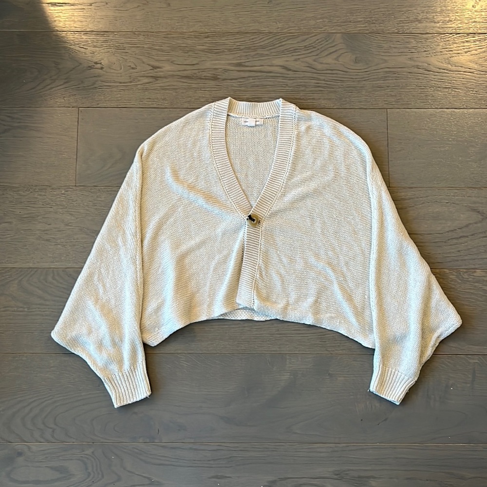 Light oatmeal cream fixed button sweater batwing sleeves